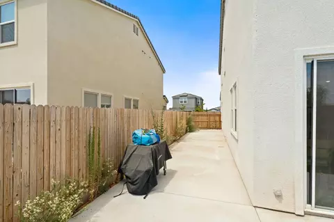 Exterior - 1174 Granite Dr W, Madera, CA 93636 photo 10 of 10