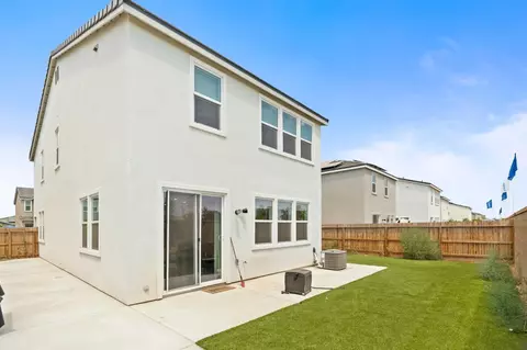 Exterior - 1174 Granite Dr W, Madera, CA 93636 photo 4 of 10