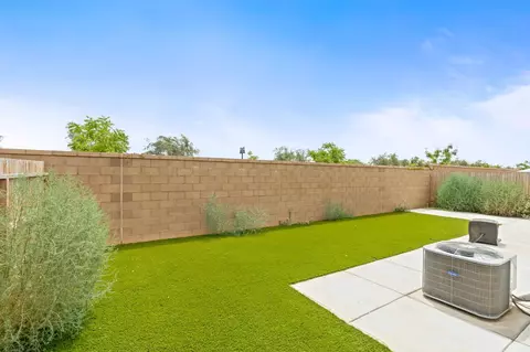 Exterior - 1174 Granite Dr W, Madera, CA 93636 photo 7 of 10