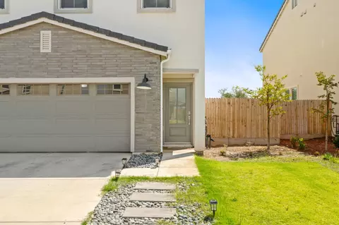 Exterior - 1174 Granite Dr W, Madera, CA 93636 photo 3 of 10