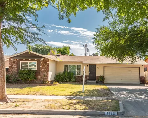 1423 S Whitney Ave, Fresno, CA 93702