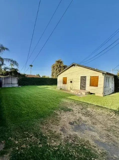 Exterior - 755 J St, Parlier, CA 93648 photo 8 of 10