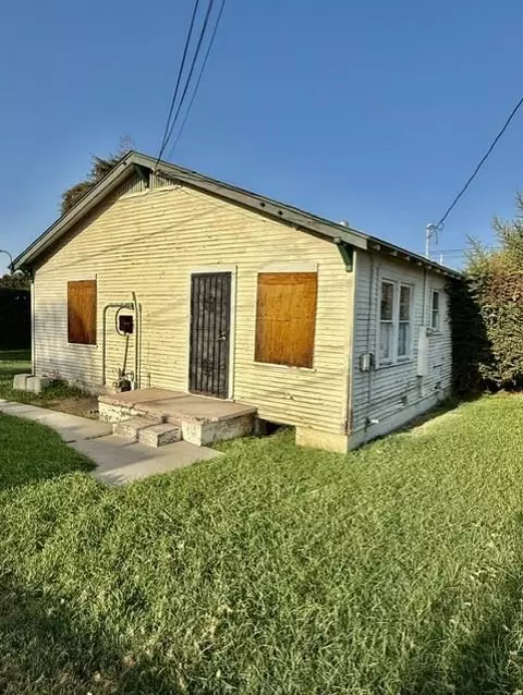 Exterior - 755 J St, Parlier, CA 93648 photo 7 of 10
