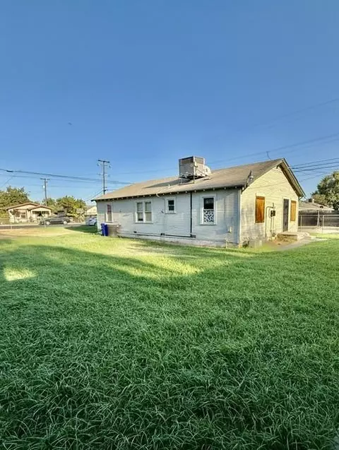 Other - 755 J St, Parlier, CA 93648 photo 1 of 2