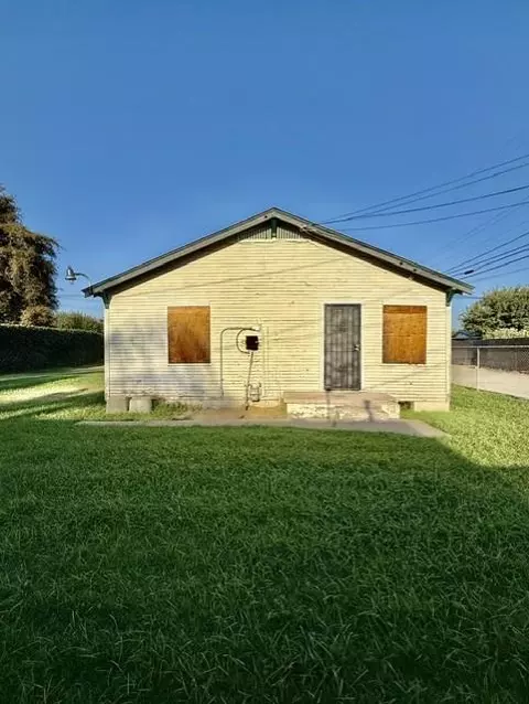 Exterior - 755 J St, Parlier, CA 93648 photo 10 of 10