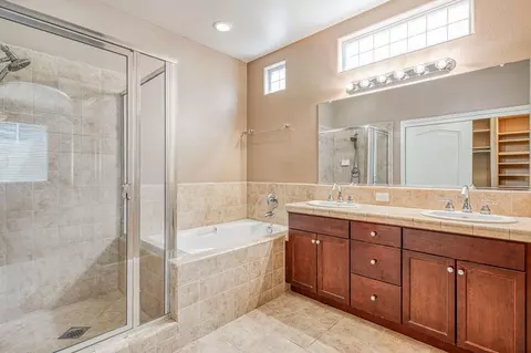 Bath - 3748 Salem Ln, Clovis, CA 93619 photo 1 of 2