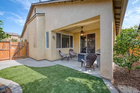 Exterior - 3748 Salem Ln, Clovis, CA 93619 photo 3 of 7