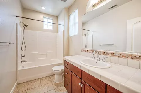 Bath - 3748 Salem Ln, Clovis, CA 93619 photo 2 of 2