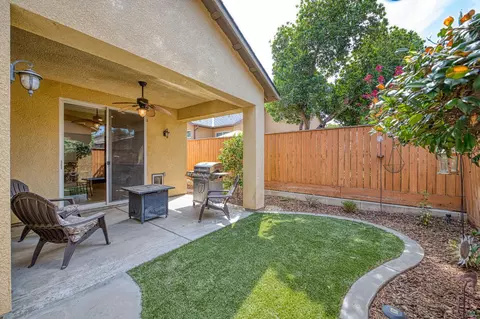 Exterior - 3748 Salem Ln, Clovis, CA 93619 photo 4 of 7