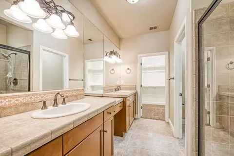 Bath - 3859 Richmond Ave, Clovis, CA 93619 photo 2 of 3