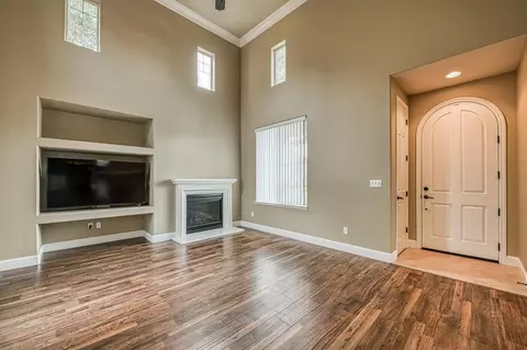 Living - 3859 Richmond Ave, Clovis, CA 93619 photo 1 of 4
