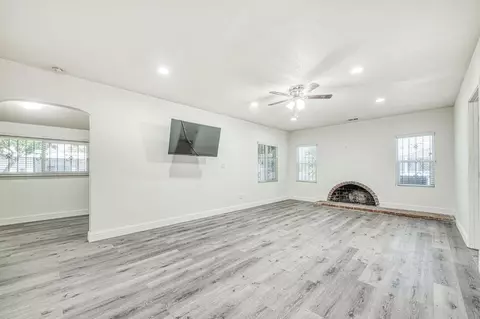 Living - 332 E Shields Ave, Fresno, CA 93704 photo 1 of 4