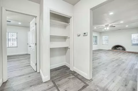 Entry Way - 332 E Shields Ave, Fresno, CA 93704 photo 4 of 4