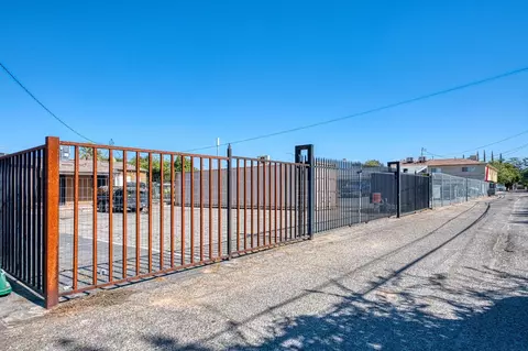 Exterior - 332 E Shields Ave, Fresno, CA 93704 photo 8 of 8
