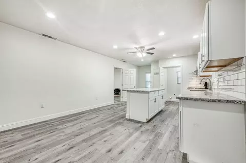 Kitchen - 332 E Shields Ave, Fresno, CA 93704 photo 4 of 5