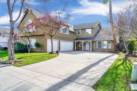 Exterior - 2034 Wrenwood Ave, Clovis, CA 93611 photo 3 of 6