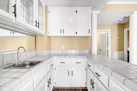 Kitchen - 2034 Wrenwood Ave, Clovis, CA 93611 photo 4 of 4