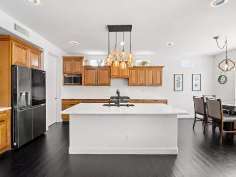 Kitchen - 11073 E Le Conte Pass Ct, Clovis, CA 93619 photo 2 of 6