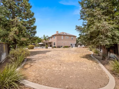 Exterior - 11073 E Le Conte Pass Ct, Clovis, CA 93619 photo 3 of 16