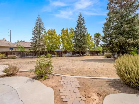 Exterior - 11073 E Le Conte Pass Ct, Clovis, CA 93619 photo 15 of 16