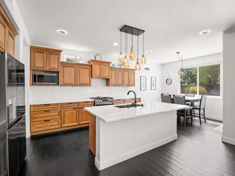 Kitchen - 11073 E Le Conte Pass Ct, Clovis, CA 93619 photo 3 of 6