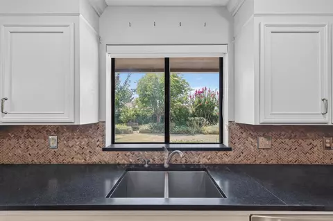 Kitchen - 708 Chateau Pl, Madera, CA 93637 photo 4 of 6