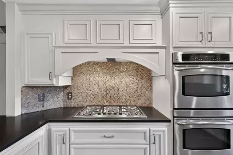 Kitchen - 708 Chateau Pl, Madera, CA 93637 photo 3 of 6