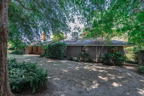 Exterior - 708 Chateau Pl, Madera, CA 93637 photo 4 of 8