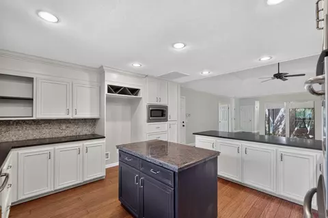 Kitchen - 708 Chateau Pl, Madera, CA 93637 photo 5 of 6