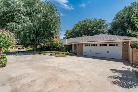 Exterior - 708 Chateau Pl, Madera, CA 93637 photo 2 of 8