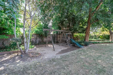 Exterior - 708 Chateau Pl, Madera, CA 93637 photo 5 of 8