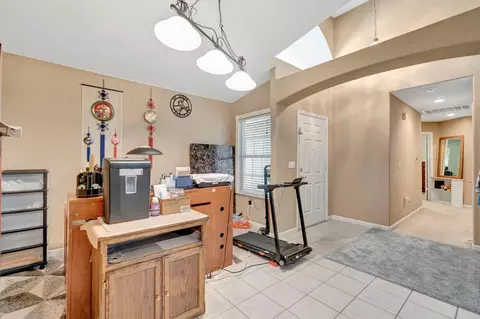 Entry Way - 385 S Thomas Ave, Kerman, CA 93630 photo 3 of 3