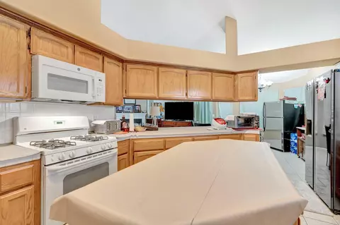 Kitchen - 385 S Thomas Ave, Kerman, CA 93630 photo 4 of 4