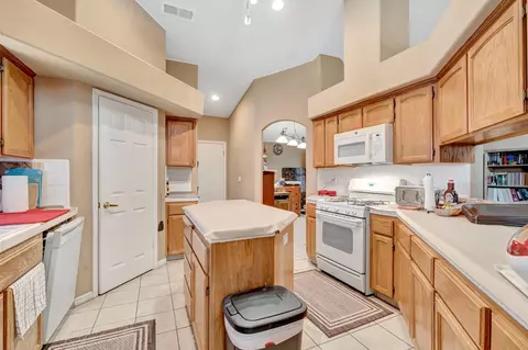 Kitchen - 385 S Thomas Ave, Kerman, CA 93630 photo 1 of 4
