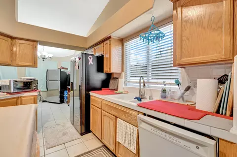 Kitchen - 385 S Thomas Ave, Kerman, CA 93630 photo 3 of 4