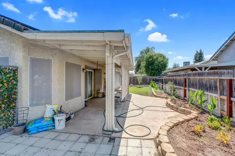 Exterior - 385 S Thomas Ave, Kerman, CA 93630 photo 6 of 7