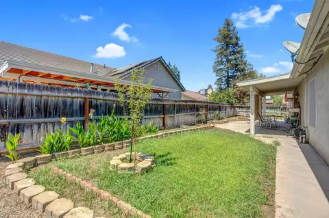 Exterior - 385 S Thomas Ave, Kerman, CA 93630 photo 4 of 7