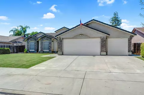 Exterior - 385 S Thomas Ave, Kerman, CA 93630 photo 3 of 7