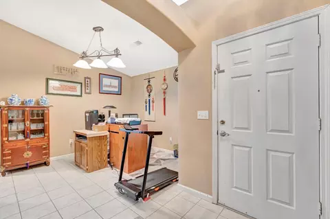 Entry Way - 385 S Thomas Ave, Kerman, CA 93630 photo 2 of 3