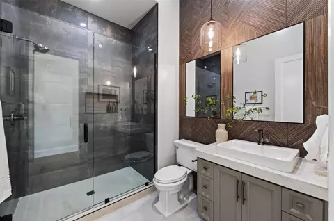 Bath - 2387 N Purdue Ave, Clovis, CA 93619 photo 7 of 12