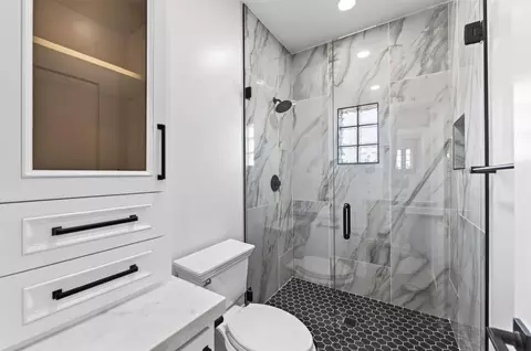 Bath - 2387 N Purdue Ave, Clovis, CA 93619 photo 9 of 12
