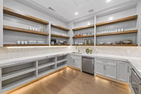 Kitchen - 2387 N Purdue Ave, Clovis, CA 93619 photo 7 of 8