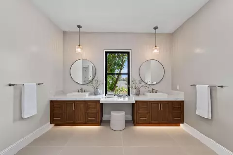 Bath - 2387 N Purdue Ave, Clovis, CA 93619 photo 3 of 12