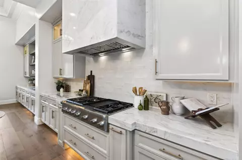 Kitchen - 2387 N Purdue Ave, Clovis, CA 93619 photo 4 of 8