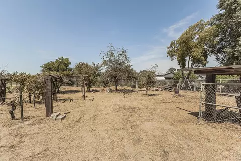 Exterior - 9016 E Dinuba Ave, Selma, CA 93662 photo 15 of 17