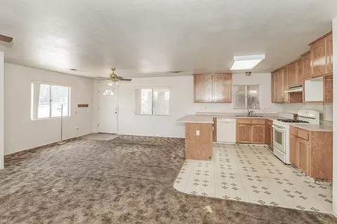 Living - 9016 E Dinuba Ave, Selma, CA 93662 photo 6 of 8