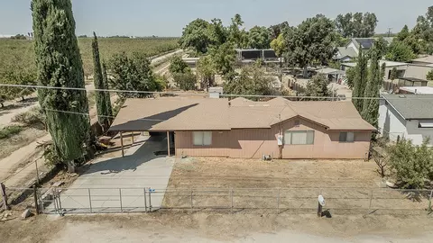 View/Area - 9016 E Dinuba Ave, Selma, CA 93662 photo 3 of 14