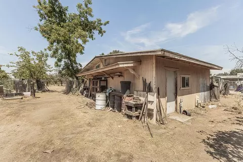 Exterior - 9016 E Dinuba Ave, Selma, CA 93662 photo 10 of 17