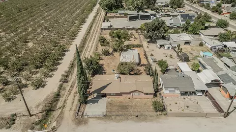 View/Area - 9016 E Dinuba Ave, Selma, CA 93662 photo 2 of 14