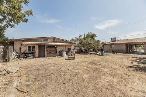 Exterior - 9016 E Dinuba Ave, Selma, CA 93662 photo 9 of 17